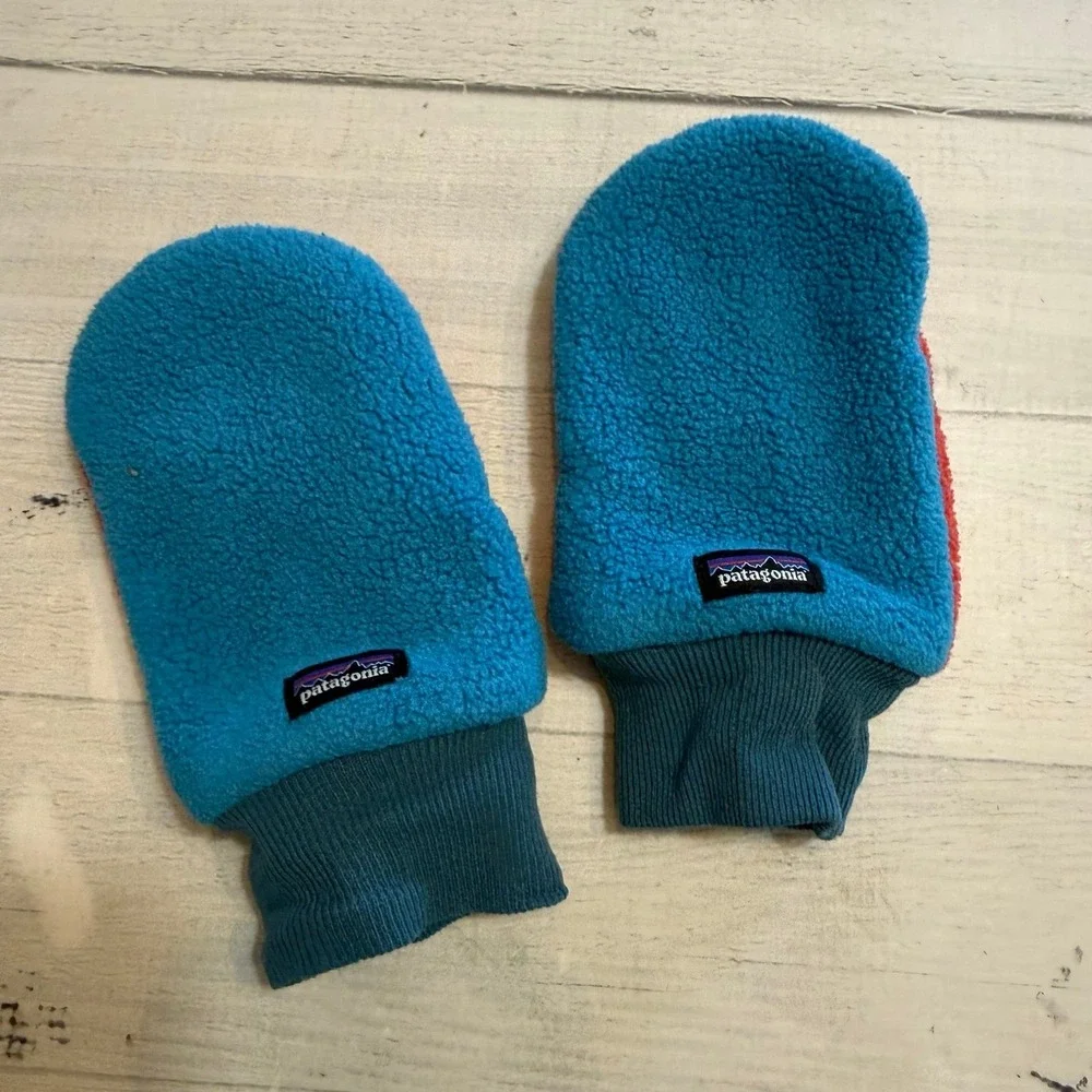 Patagonia baby pita pocket mittens blue and red